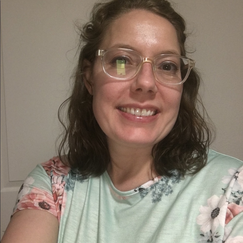 Meet your Posher, Lora